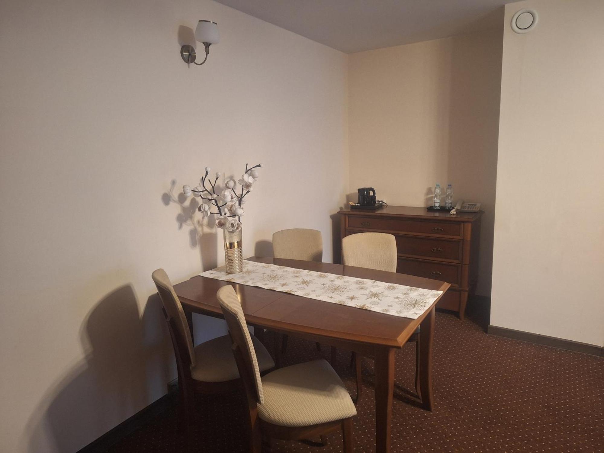 Hotel W Dobieszkowie ستريكوف المظهر الخارجي الصورة